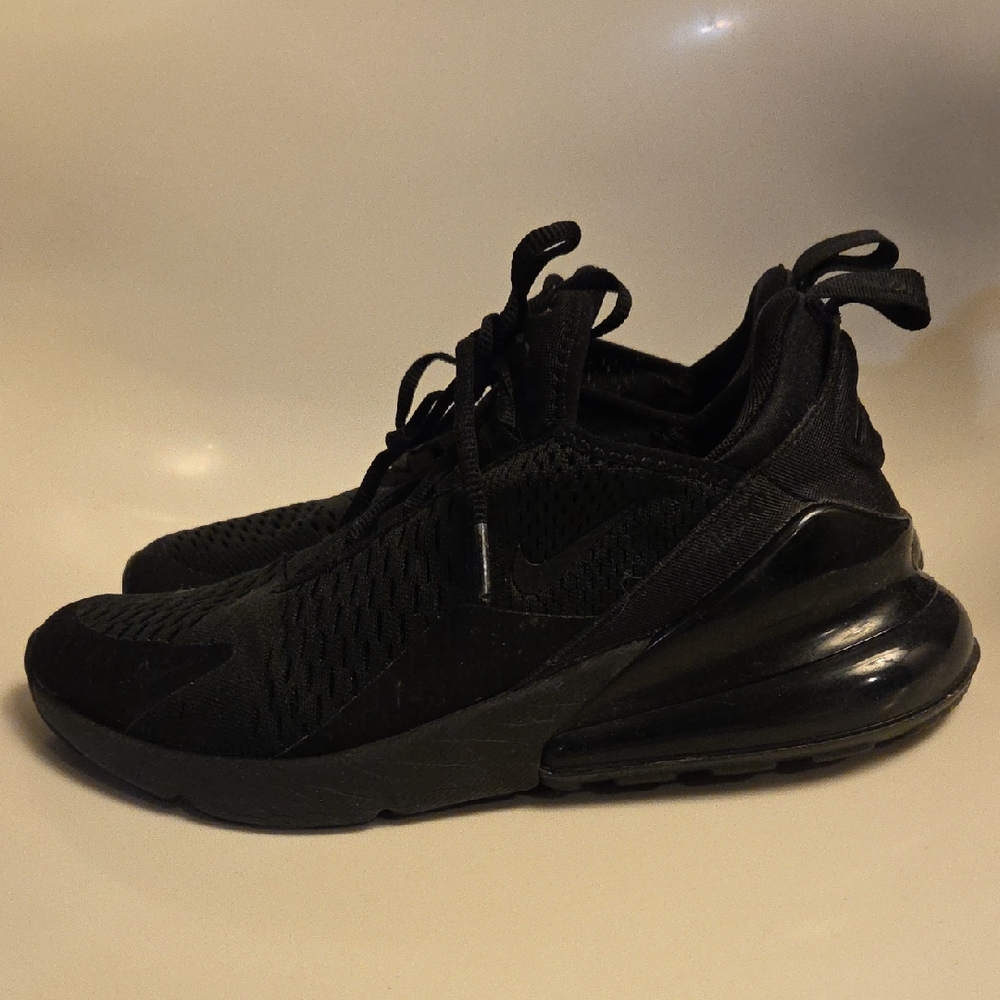 Nike Black Women's Athletic Sneakers - Picture 3 of 8